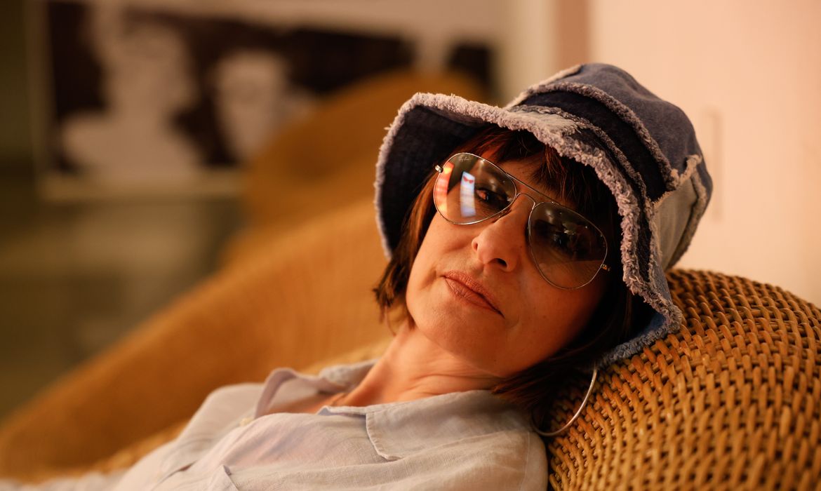 Fernando Frazão/Agência Brasil Rio de Janeiro (RJ), 01/10/2025 – Retrato da cantora Fernanda Abreu, que lança o filme Fernanda Abreu - Da Lata 30 anos, o Documentário, no Festival do Rio. Foto: Fernando Frazão/Agência Brasil