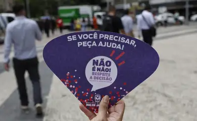 Rio de Janeiro (RJ), 11/02/2026 – A campanha “Não é Não! Respeite a decisão” realiza ação no Largo da Carioca para reforçar o combate ao assédio e à importunação sexual no Carnaval. Foto: Fernando Frazão/Agência Brasil