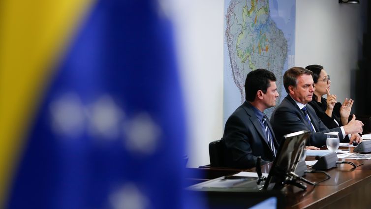 Presidente da República, Jair Bolsonaro durante transmissão de Live para redes sociais