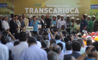 Presidenta Dilma Rousseff durante inauguração do corredor expresso de ônibus (BRT) Transcarioca, na zona norte da cidade do Rio de Janeiro (Tânia Rêgo/Agência Brasil)