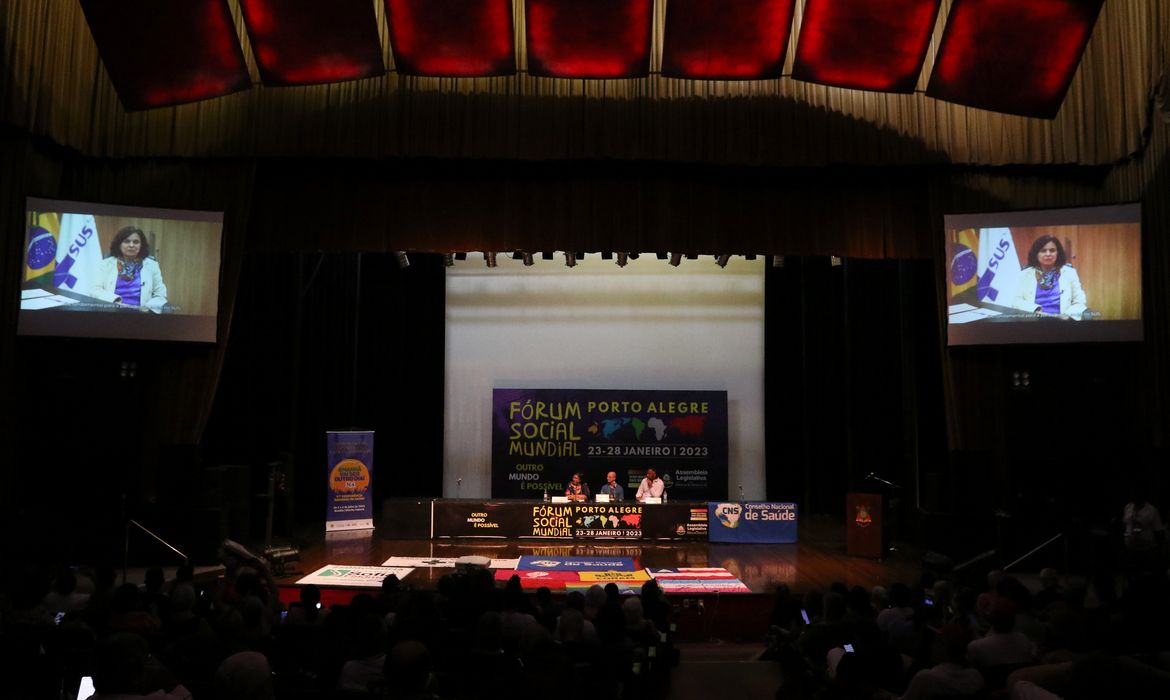 A ministra da Saúde, Nísia Trindade, participa virtualmente do painel “O Cenário dos Objetos do Desenvolvimento Sustentável (ODS) no Contexto Atual”, no Fórum Social Mundial, na Assembleia Legislativa do Rio Grande do Sul, em Porto Alegre.