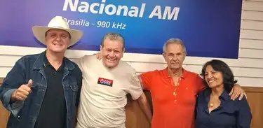 Carlos Pitter (segundo da esquerda para direita), cantor e compositor