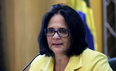 A ministra da Mulher, Família e Direitos Humanos, Damares Alves, participa da cerimônia de assinatura de Carta Preventiva em Relação à Semana de Prevenção à Gravidez.