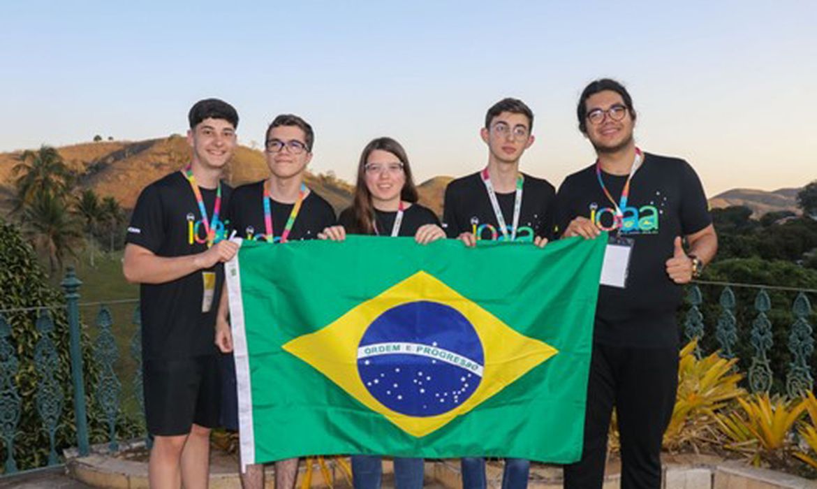 Brasília (DF), 26.08.2024 - Estudantes brasileiros conquistam prata e bronze na Olimpíada Internacional de Astronomia IOAA 2024. Foto: Observatório Nacional/Divulgação