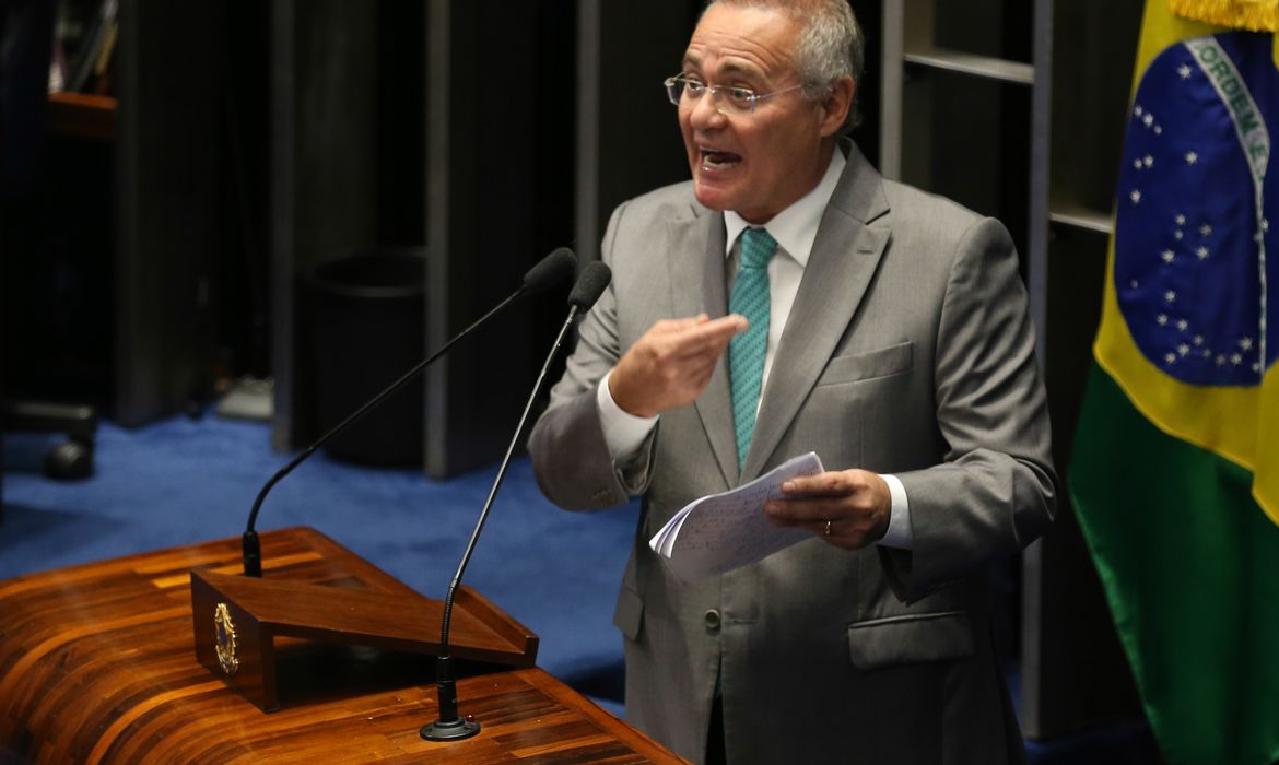 Brasília - Senador Renan Calheiros discursa no plenário do Senado e critica as delações premiadas (Fabio Rodrigues Pozzebom/Agência Brasil)
