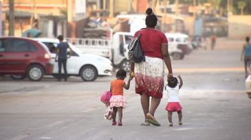 Mãe e alunos da Creche Alecrim, na Cidade Estrutural - DF