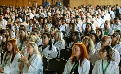 Brasília (DF), 17/03/2025 - Novos médicos durante anuncio do ministro da Saúde, Alexandre Padilha (Fora de quadro), sobre a expansão do programa mais médicos com a oferta de novas vagas no primeiro edital de 2025.
Foto: Marcelo Camargo/Agência Brasil