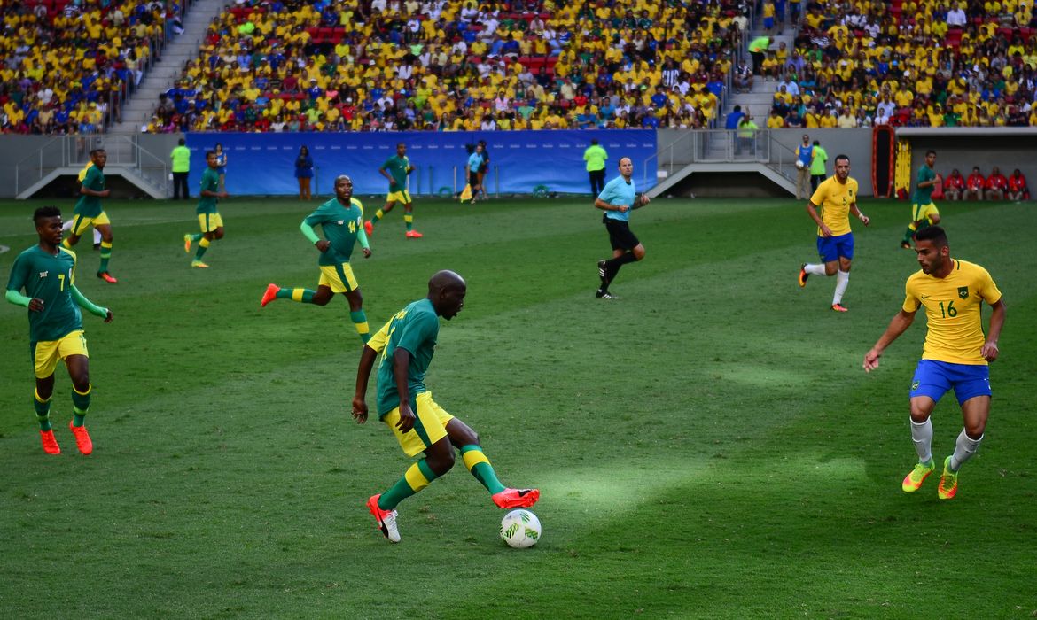 Brasília - Futebol masculino da seleção brasileira deu o pontapé inicial na Olimpíada Rio 2016, em uma partida contra a África do Sul, no Estádio Mané Garrincha  (Gustavo Gomes/Portal EBC)