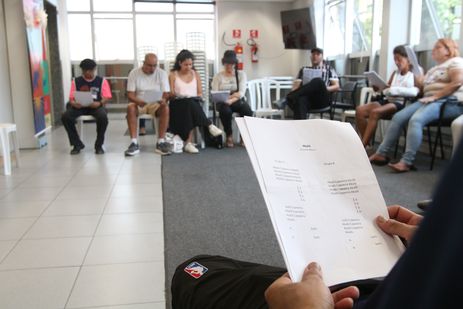 Rovena Rosa/Agência Brasil São Paulo (SP), 22/12/2023 - Ensaio do coral formado por pessoas em situação de vulnerabilidade social, regido por Mauro Rodrigues Aulicino, na Estação da Cidadania. Foto: Rovena Rosa/Agência Brasil