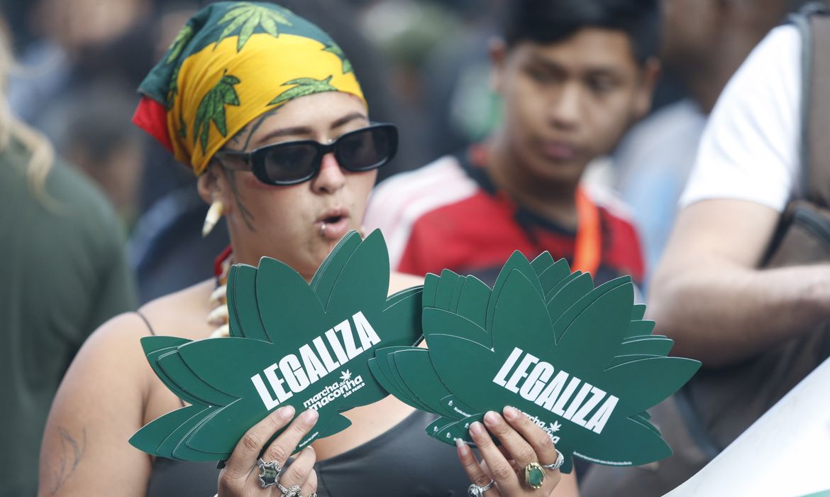 São Paulo (SP), 17/06/2023 - 15ª edição da Marcha da Maconha São Paulo na Avenida Paulista - Tema “Antiproibicionismo por uma questão de classe – Reparação por necessidade”. Foto Paulo Pinto/Agência Brasil