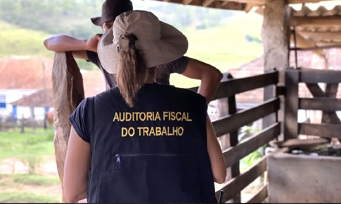 Operação resgata três trabalhadores em condições análogas à escravidão |  Agência Brasil