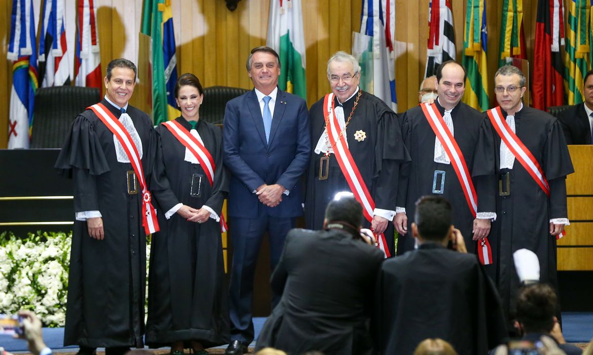 O presidente da República, Jair Bolsonaro,participa da solenidade de posse de quatro novos ministros do Tribunal Superior do Trabalho ( TST )