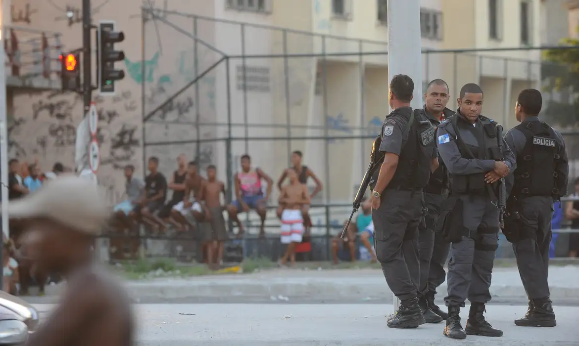 Fernando Frazão/Agência Brasil Rio de Janeiro - Protesto contra morte de Cláudia Ferreira da Silva. Baleada em operação da PM no Morro da Congonha, Madureira, teve o corpo arrastado durante socorro em viatura policial(Fernando Frazão/Agência Brasil)