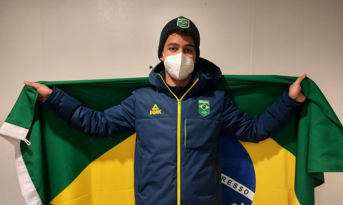 O esquiador Manex Silva será o porta-bandeira do Brasil no encerramento dos Jogos de Inverno - Pequim 2022