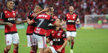 Guerrero e Diego marcaram os gols da vitória do Flamengo