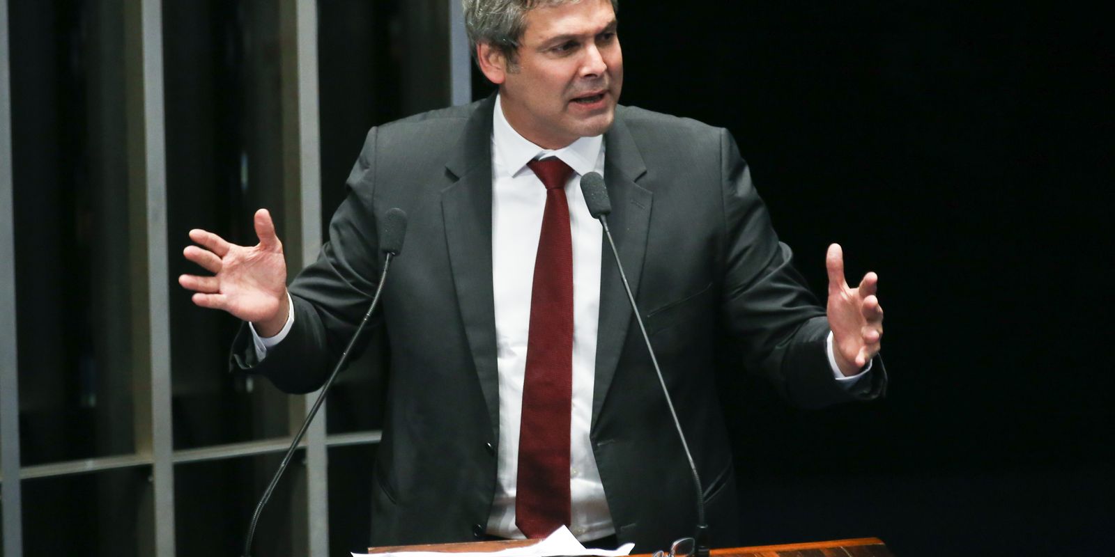 Líder do PT na Câmara diz que tarifas de Trump são ataque à democracia Líder do PT na Câmara diz que tarifas de Trump são ataque à democracia
