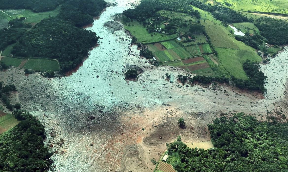  O Presidente da República, Jair Bolsonaro, durante sobrevoo da  região atingida pelo rompimento da barragem Mina Córrego do Feijão, em Brumadinho/MG.
