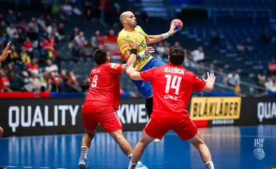 Brasil vence Chile poe 28 a 24, em primeiro jogo da segunda fase do Mundial de Handebol Masculino, em 22/01/2024