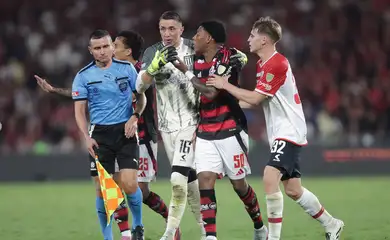 Gilvan de Souza/Flamengo Rio de Janeiro (RJ), 18/09/2025 - Confederação Sul-Americana de Futebol (Conmebol) anulou o segundo cartão amarelo recebido pelo atacante Gonzalo Plata, do Flamengo, na vitória por 2 a 1 para cima do Estudiantes, da Argentina, na última quinta-feira (18), no Maracanã, pelas quartas de final da Libertadores. Foto: Gilvan de Souza/Flamengo