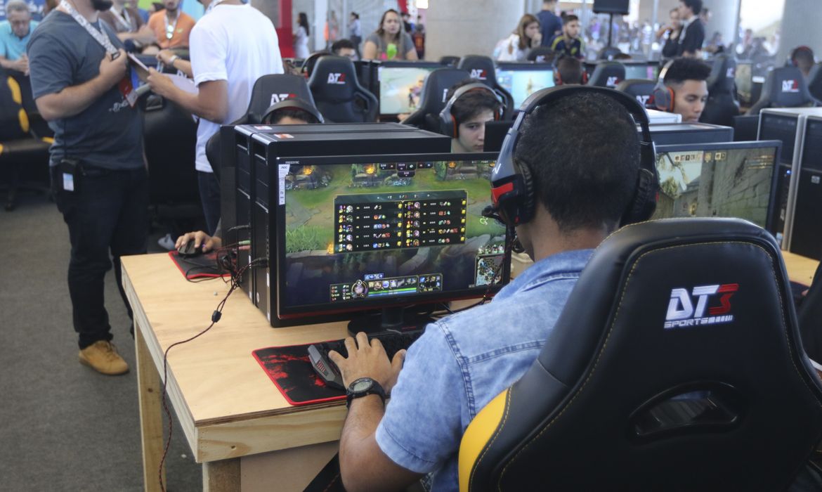 Games: Bolsonaro reduz imposto para jogos eletrônicos