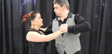 Os dançarinos de Tango Mariana Mattos e Lucas Ronconi falam sobre dança. Os dois têm síndrome de Down e dançam juntos há 10 anos