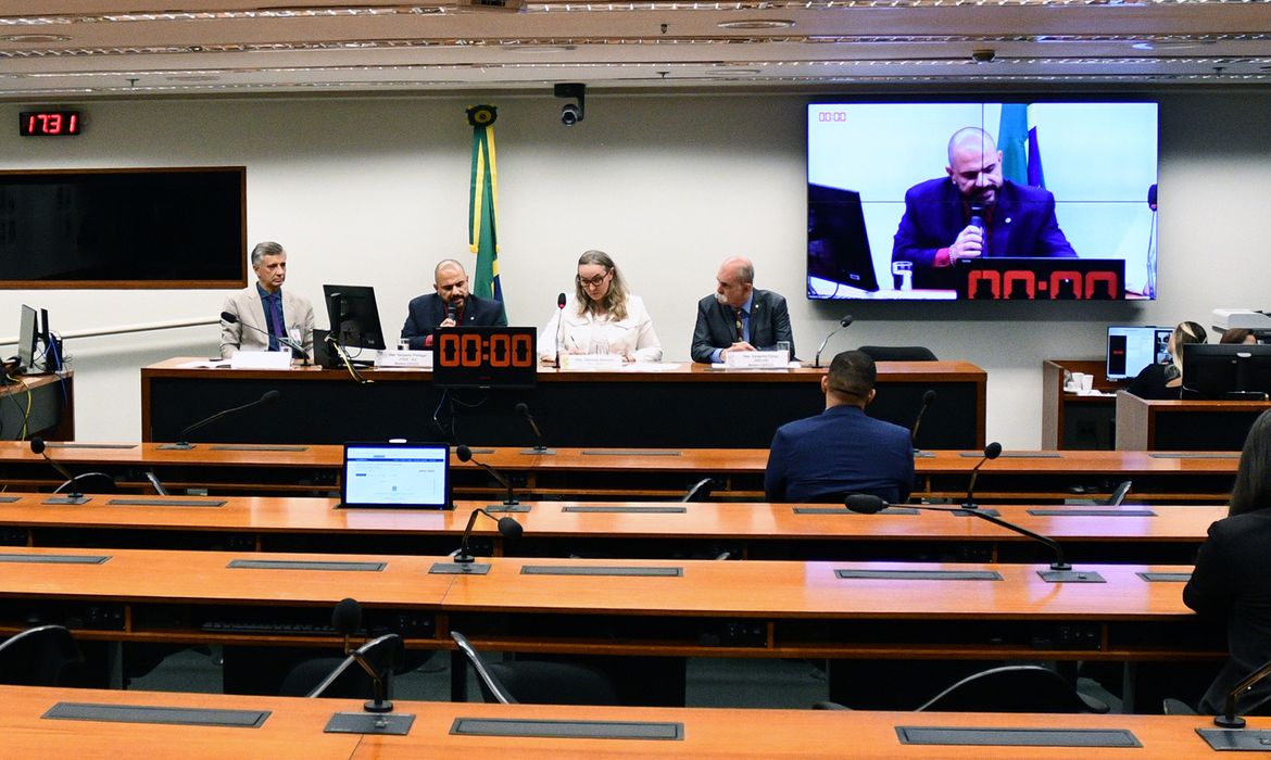 Comissão da Câmara autoriza estados a legislarem sobre armas. Foto: Claudio Reis/Câmara dos Deputados