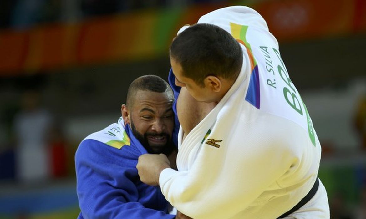 Na luta pelo bronze no judô, Rafael Silva enfrenta o holandês Roy Meyer