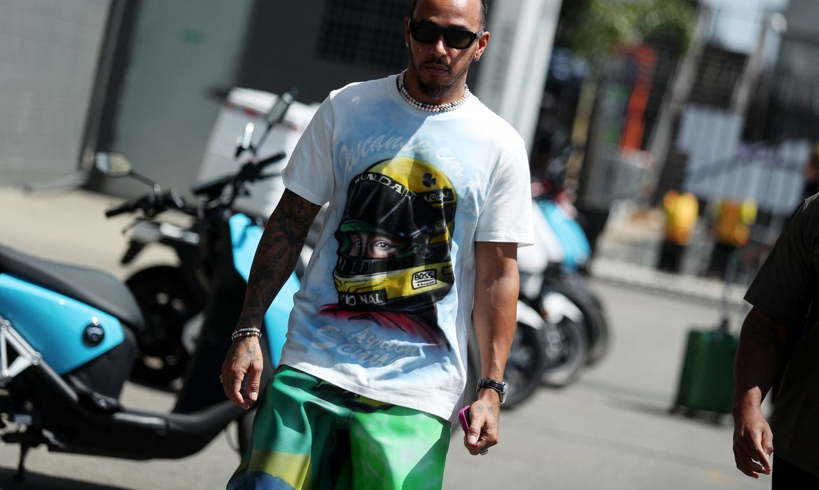 Formula One F1 - Sao Paulo Grand Prix - Autodromo Jose Carlos Pace, Sao Paulo, Brazil - October 31, 2024 Mercedes' Lewis Hamilton arrives ahead of the Sao Paulo Grand Prix REUTERS/Carla Carniel
