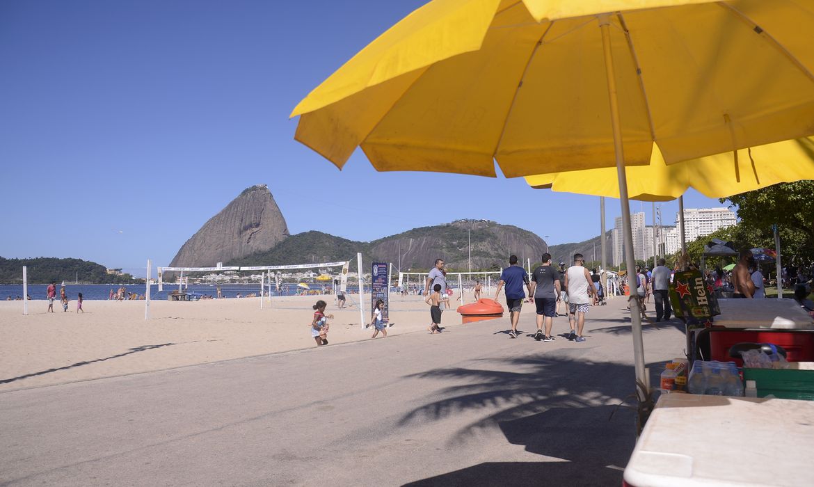Fase 5 da flexibilização no Rio de Janeiro libera vendedores ambulantes nas praias