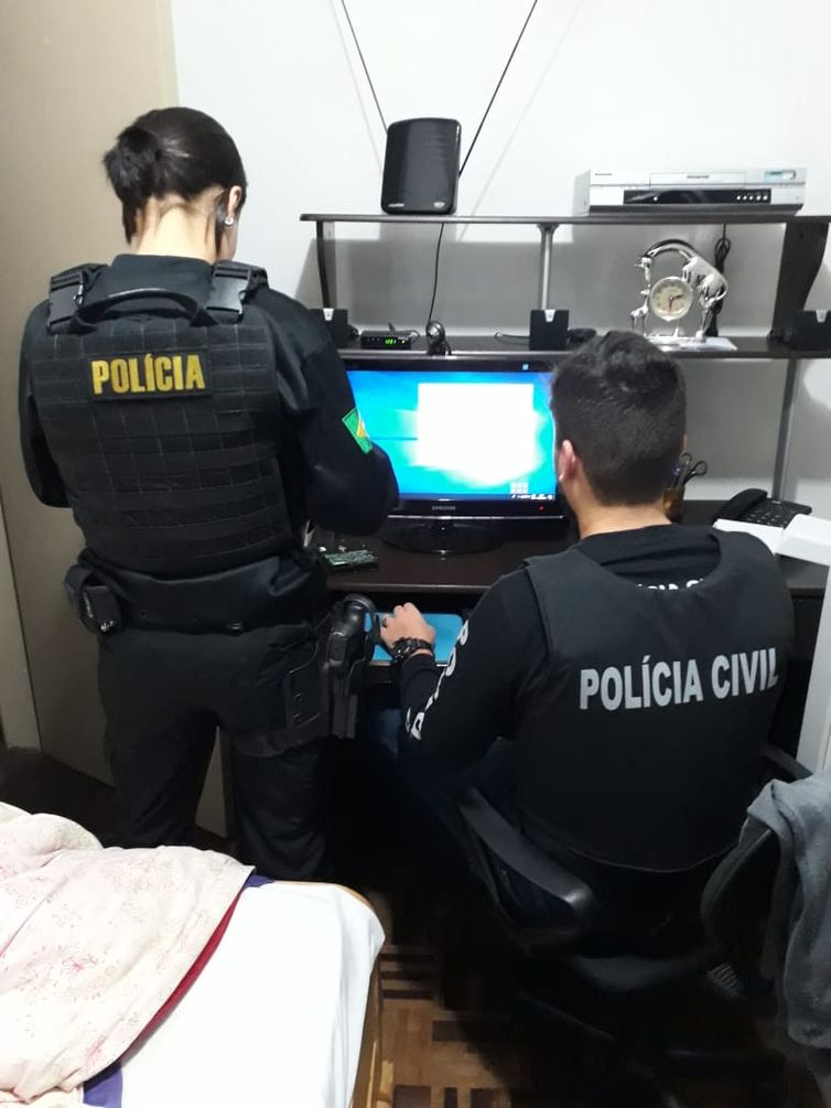 Policiais federais e civis cumprem mandados de busca e apreensão em 14 estados e no Distrito Federal