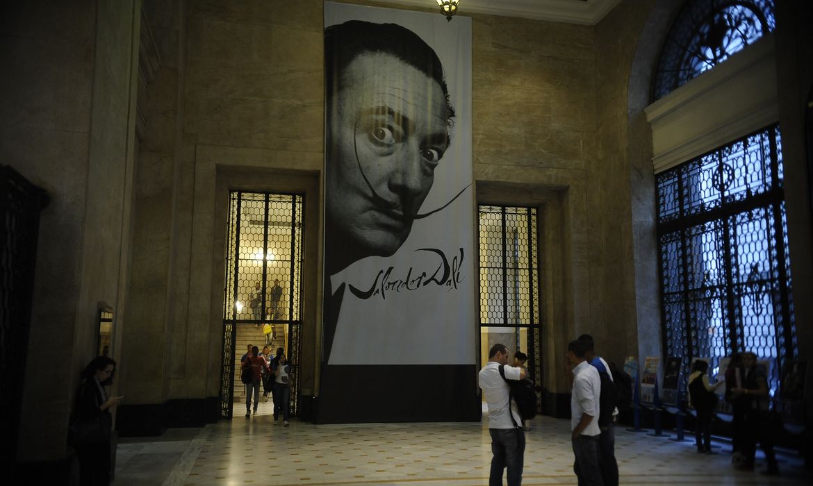 A exposição Salvador Dalí será aberta ao público hoje (30), no Centro Cultural Banco do Brasil (CCBB), no Rio de Janeiro. A mostra é formada por 150 obras do artista surrealista catalão (Tomaz Silva/Agência Brasil)