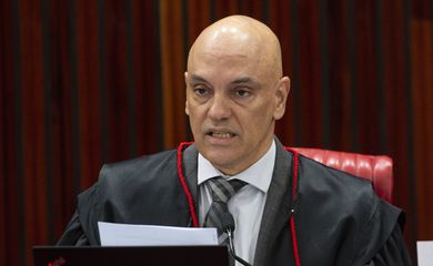 Brasília (DF), 22/06/2023 - O presidente do TSE, Alexandre de Moraes, durante sessão para o julgamento da ação (Aije nº 0600814-85) que pede a inelegibilidade de Jair Bolsonaro e de Walter Braga Netto, candidatos à Presidência da República nas Eleições 2022. Foto: Marcelo Camargo/Agência Brasil