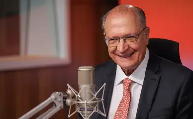 Brasília (DF), 15/01//2026 - O vice-presidente da República e ministro do Desenvolvimento, Indústria, Comércio e Serviços (MDIC), Geraldo Alckmin, durante entrevista ao programa Bom Dia, Ministro, onde falou sobre a aprovação, pela União Europeia, do acordo comercial entre Mercosul e o bloco europeu, entre outros assuntos.  Foto: Rafa Neddermeyer/Agência Brasil