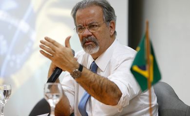 Rio de Janeiro - O ministro da Segurança Pública, Raul Jungmann, se reúne com a bancada parlamentar fluminense para discutir a situação do estado, na Escola Superior de Guerra (Tânia Rêgo/Agência Brasil)