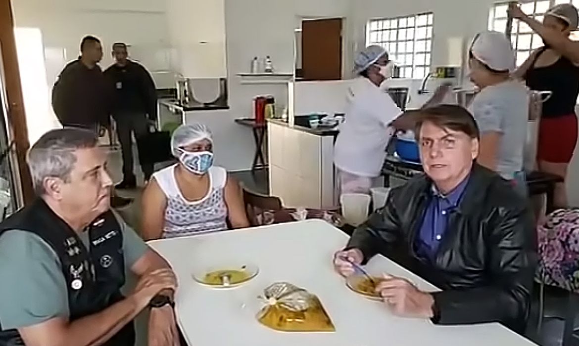 Jair Bolsonaro, instituição beneficente