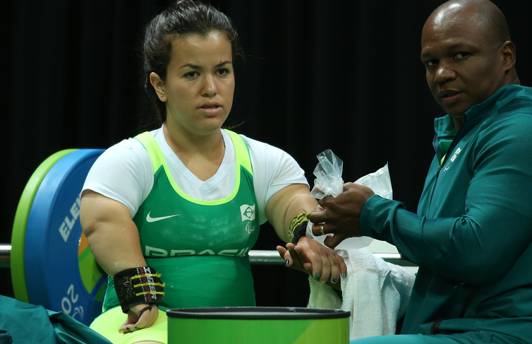 A halterofilista brasileira Mariana D'Andrea está entre as quatro melhores atletas da categoria até 67 kg do mundo