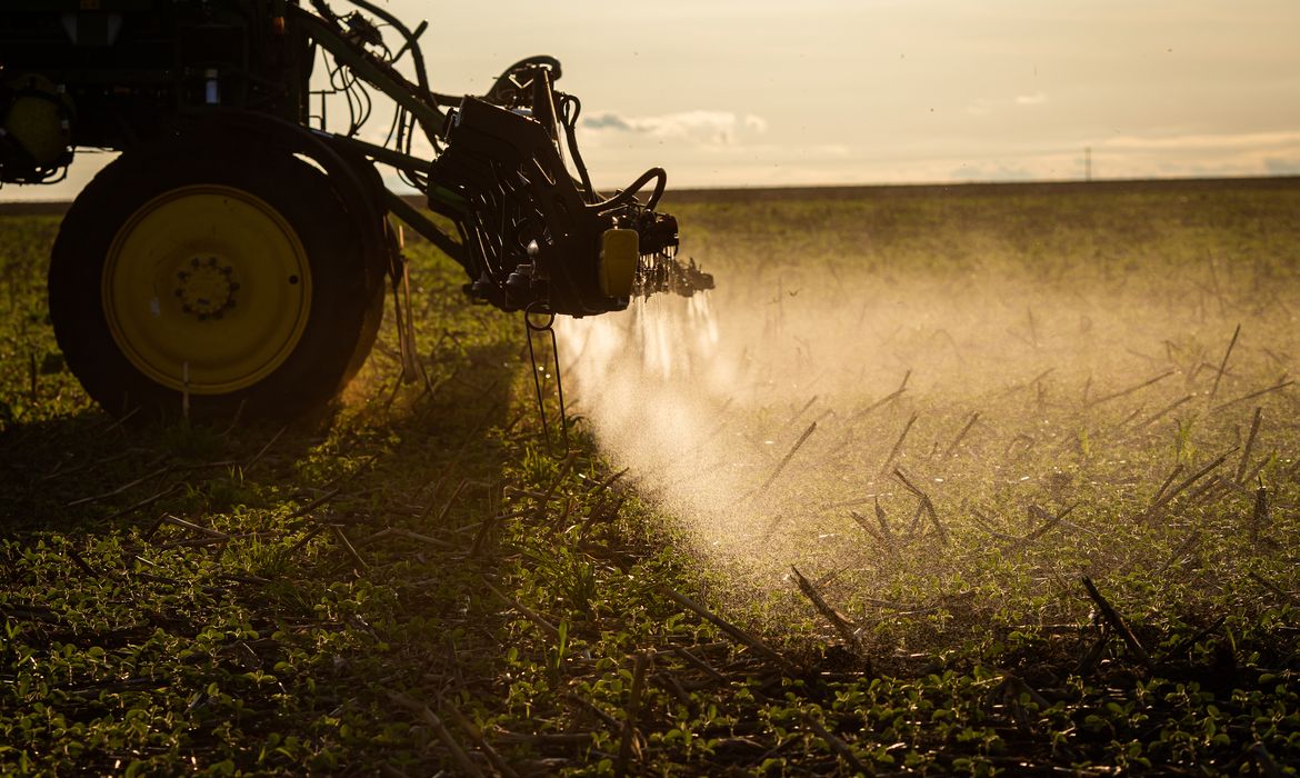 Chapadão do céu - GO. Aplicação de herbicida, fertilizante. Agricultura de precisão. Agro 4.0. Foto: Wenderson Araujo/Trilux