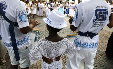  Blocos afros se reúnem para saudar Iemanjá na Praça XV no Rio