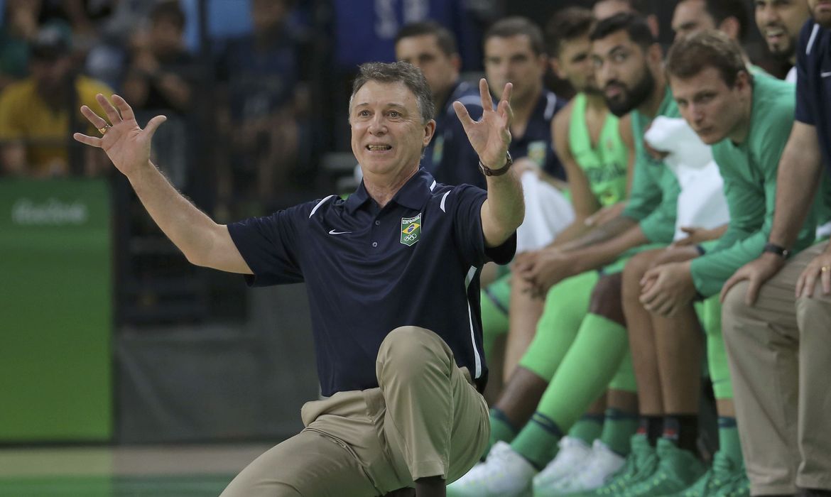 Rubén Magnano não será mais técnico da seleção masculina de basquete do Brasil 
