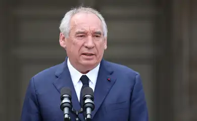 France's outgoing Prime Minister Francois Bayrou delivers remarks during the handover ceremony at the Hotel Matignon in Paris on September 10, 2025. LUDOVIC MARIN/Pool via REUTERS