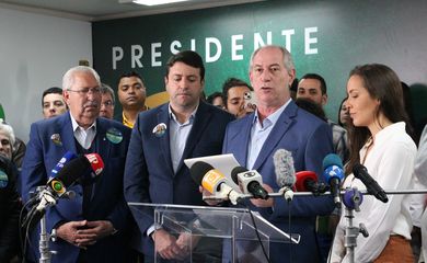 Leitura de manifesto com posicionamento da campanha pelo candidato a presidência Ciro Gomes, no comitê central do PDT, no Jardim Paulista.