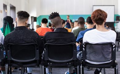 Brasil tem pelo menos 9 mil estudantes trans matriculados nas escolas 