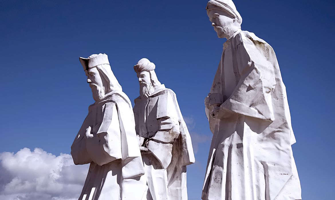 Dia de Reis - Os Reis De Natal - Pórtico dos Reis Magos, às margens da BR 101.Foto: Mário Monte Filho/Wikepedia
