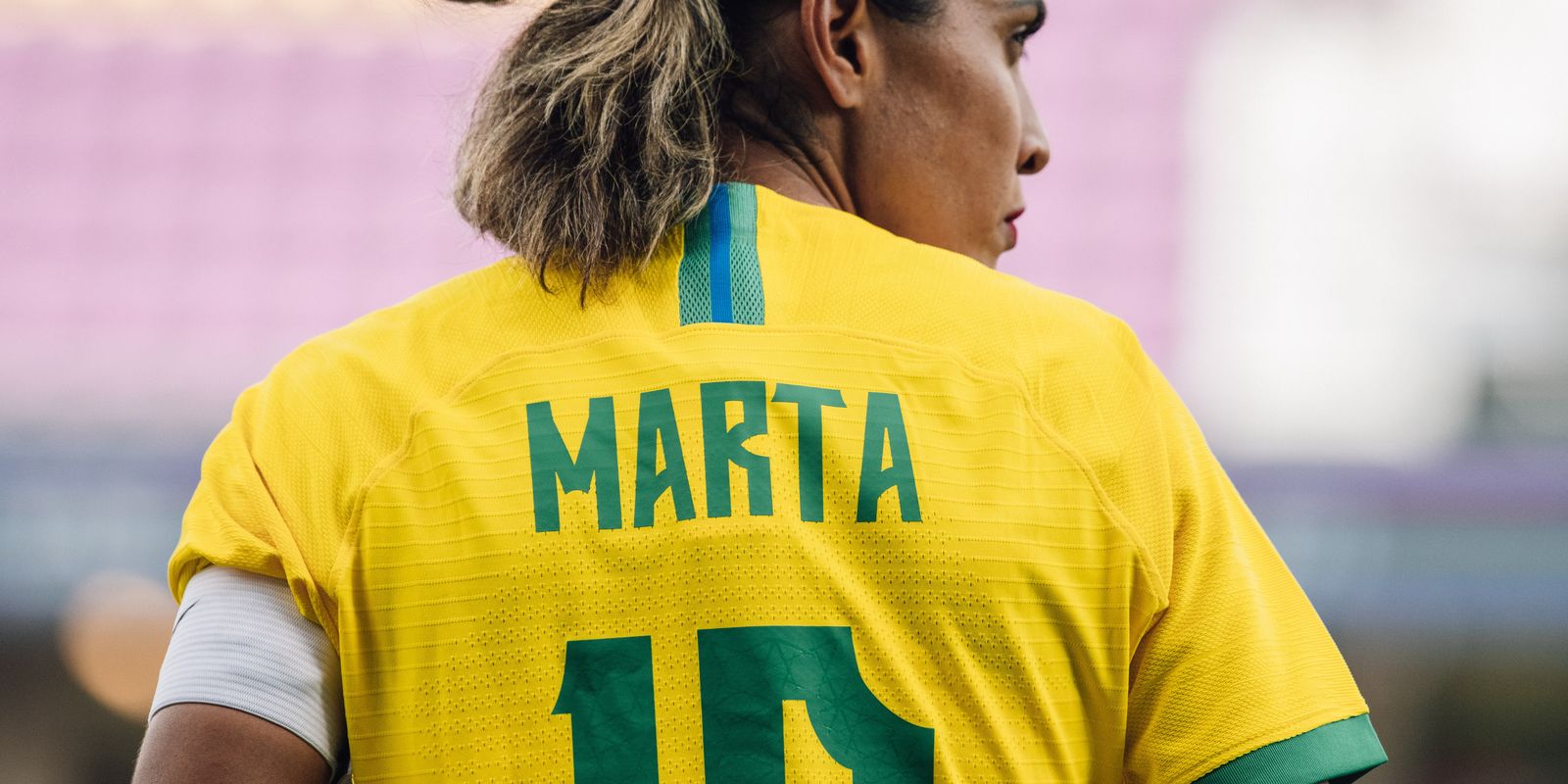 Copa Feminina: Titular da seleção sofre lesão no joelho e preocupa