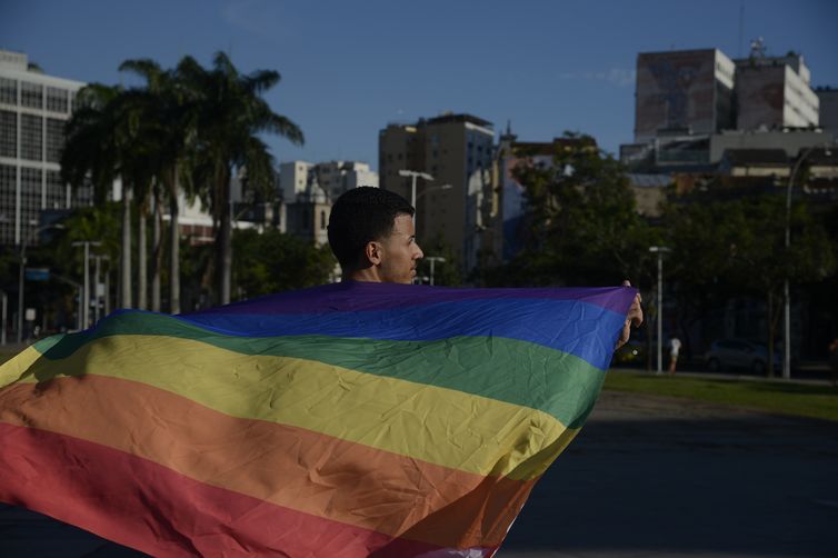 Rio de Janeiro (RJ) 17/12/2023 – Participante da 2ª Edição da Parada LGBTQIA+ da Lapa, que acontece pela visibilidade e direitos das pessoas trans. Foto: Fernando Frazão/Agência Brasil