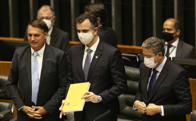 Os presidentes da República, Jair Bolsonaro, do Congresso Nacional, Rodrigo Pacheco, e da Câmara dos Deputados, Arthur Lira, durante sessão de abertura do ano legislativo
