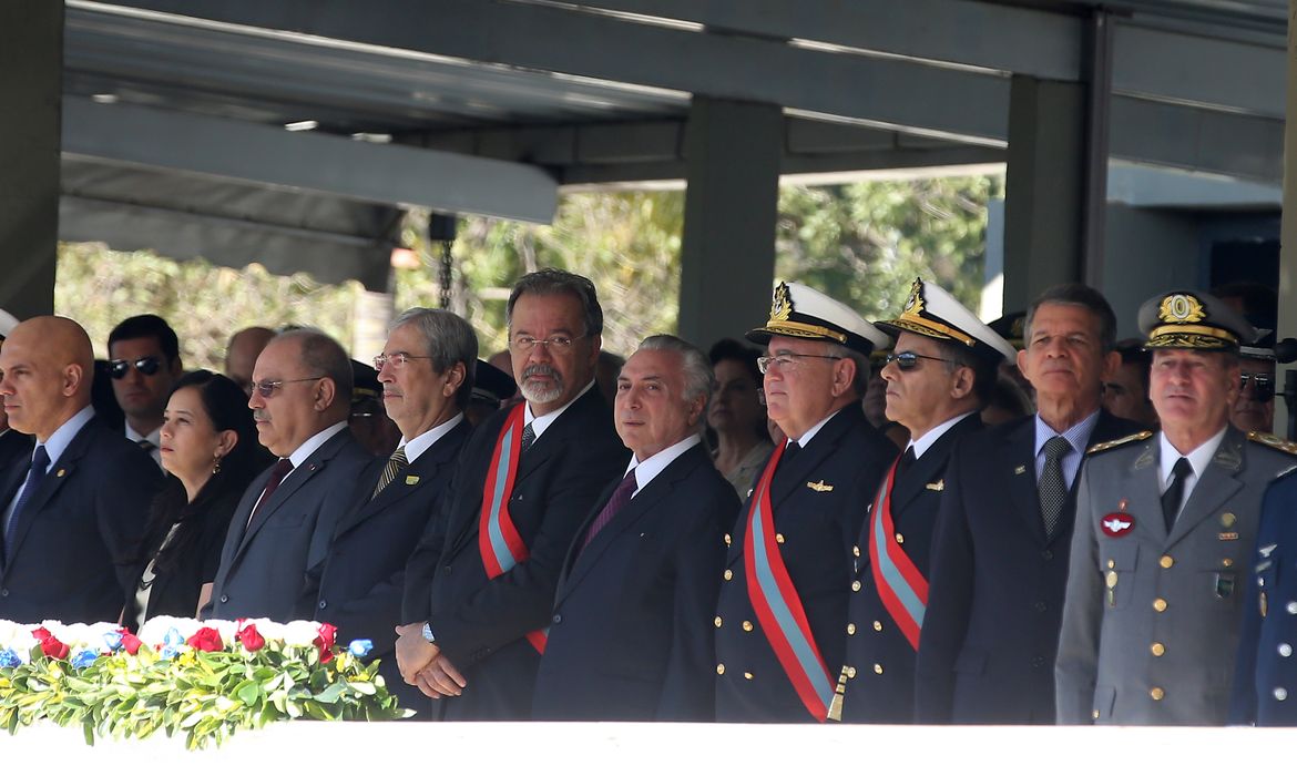 Brasília - Presidente Michel Temer participa da cerimônia militar comemorativa dos 152 anos da Batalha do Riachuelo e da entrega da Medalha da Ordem do Mérito Naval (Antonio Cruz/Agência Brasil)