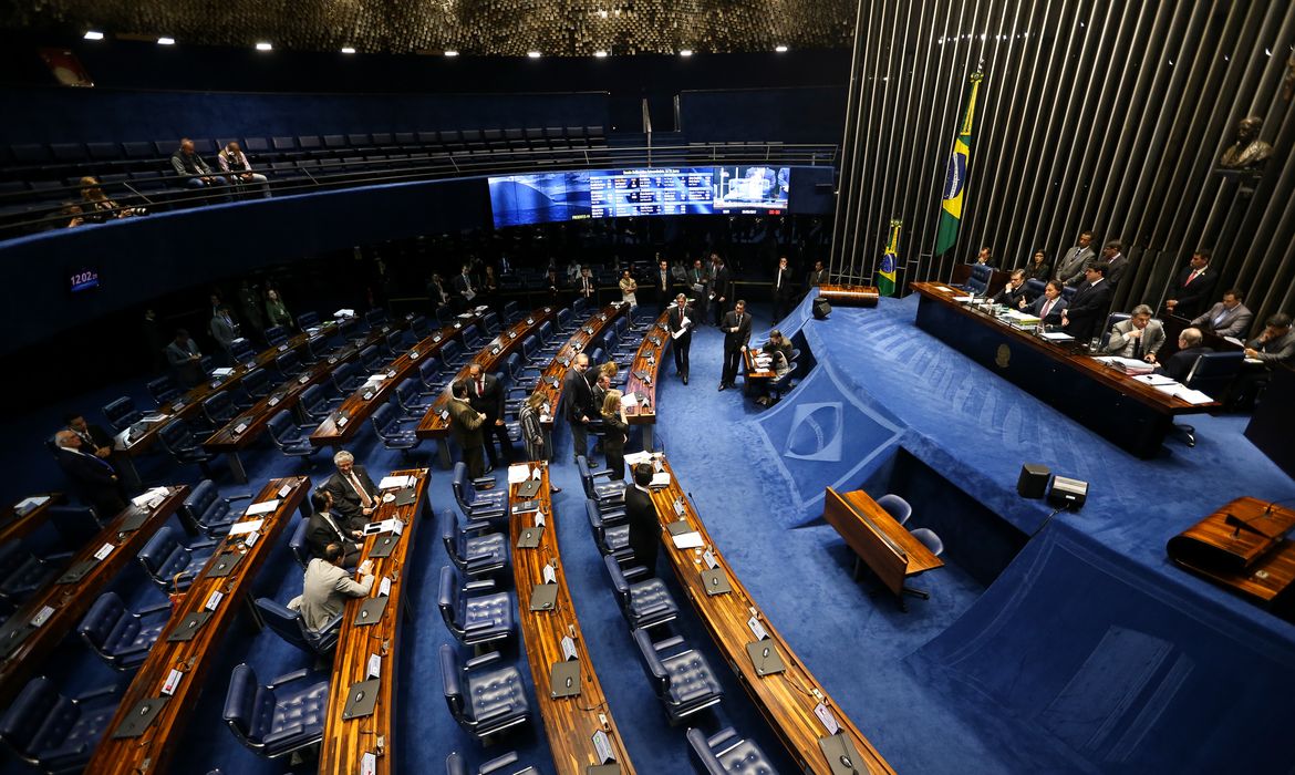 Brasília - Plenário do Senado aprova Medida Provisória 763/2016, que permite o saque das contas inativas do Fundo de Garantia do Tempo de Serviço (FGTS)  (Marcelo Camargo/Agência Brasil)