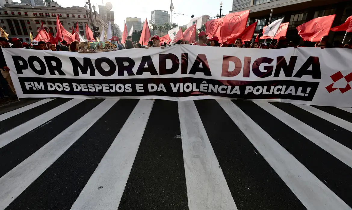 São Paulo (SP), 11/06/2025 - União dos Movimentos por Moradia fazem marcha pelo fim dos despejos, no centro de São Paulo. Foto: Paulo Pinto/Agência Brasil