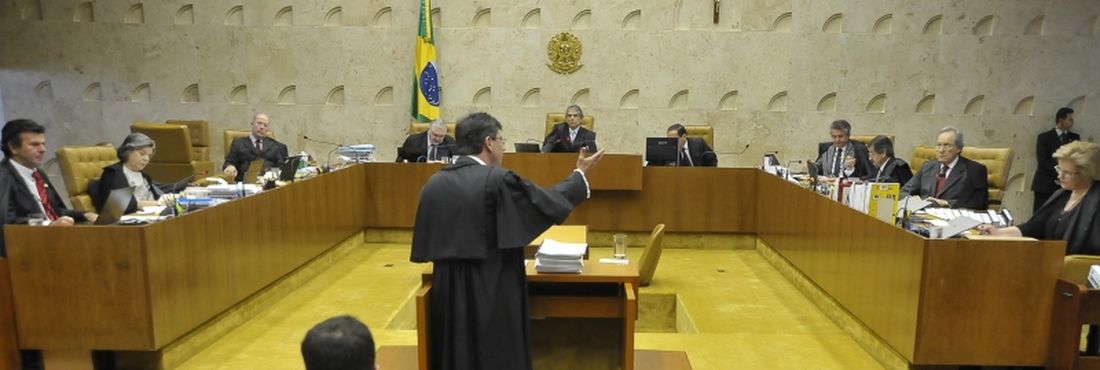 O advogado do ex-diretor do Banco Rural, Vinícius Samarane, contesta acusações no STF.